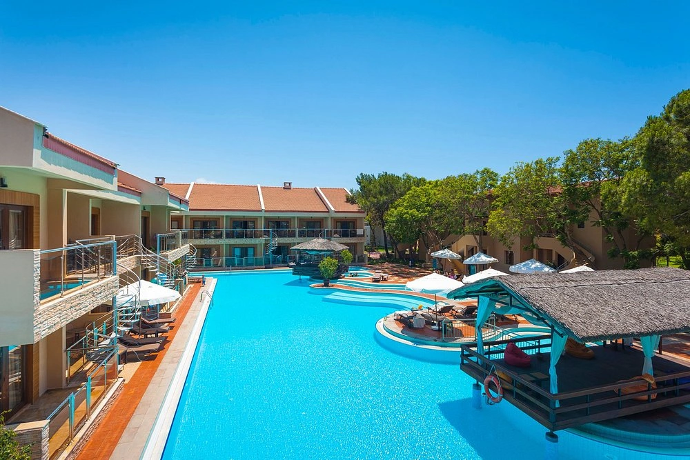 Las Piramides Resort