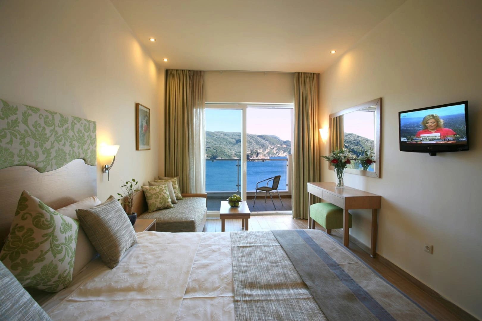 Akrotiri Beach Resort Hotel