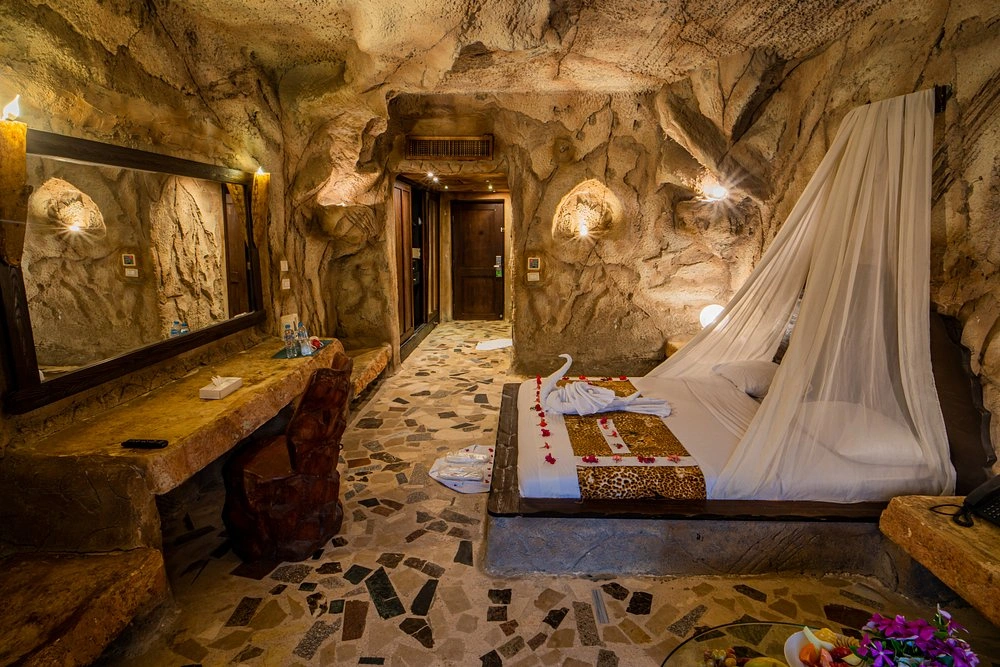 Caves Beach Resort