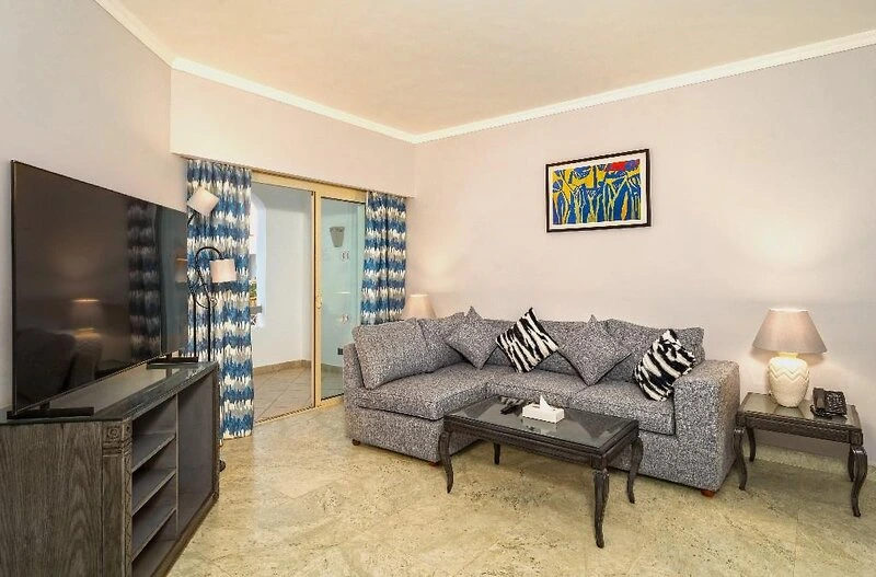 Invidia Coral Beach Tiran