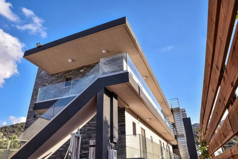 Del Mar Apartments