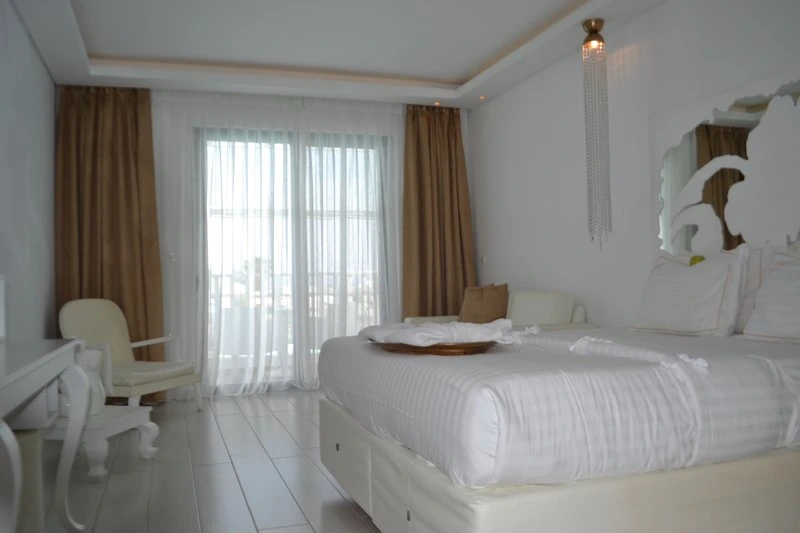 Diamond Deluxe Hotel
