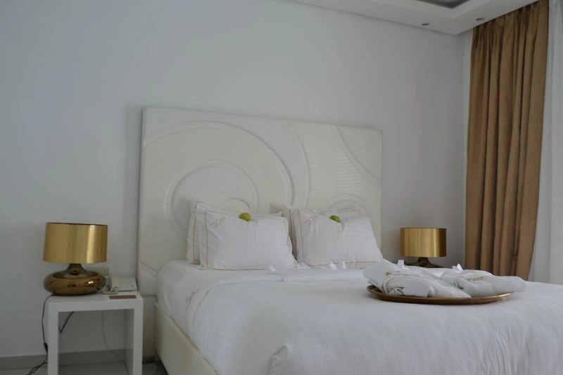 Diamond Deluxe Hotel