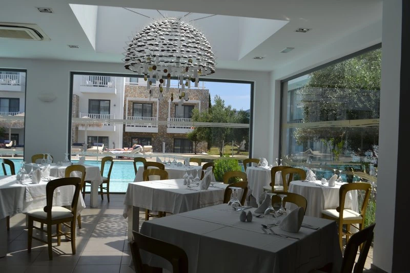 Diamond Deluxe Hotel