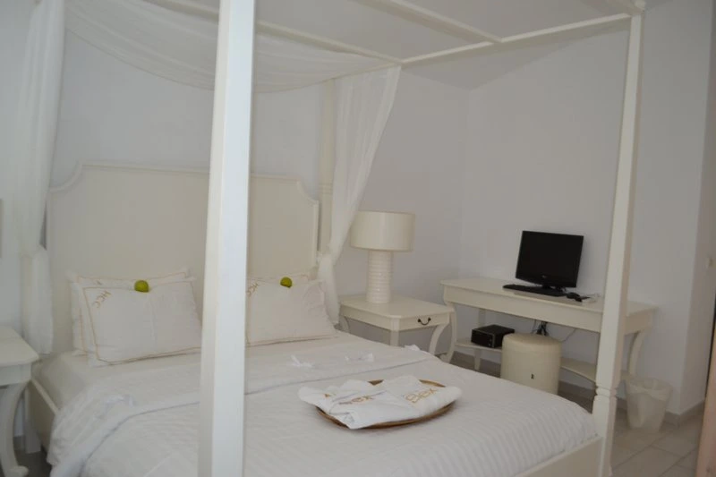 Diamond Deluxe Hotel