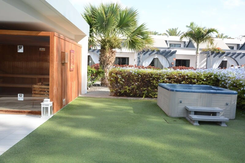 R2 Romantic Fantasia Dreams & Suites Hotel