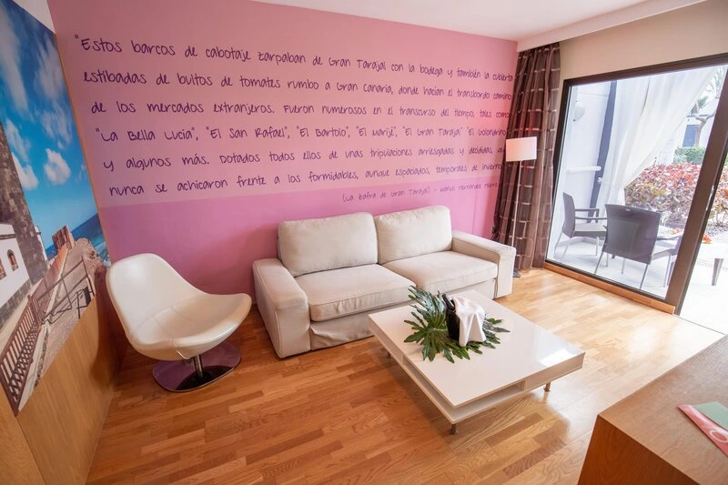 R2 Romantic Fantasia Dreams & Suites Hotel