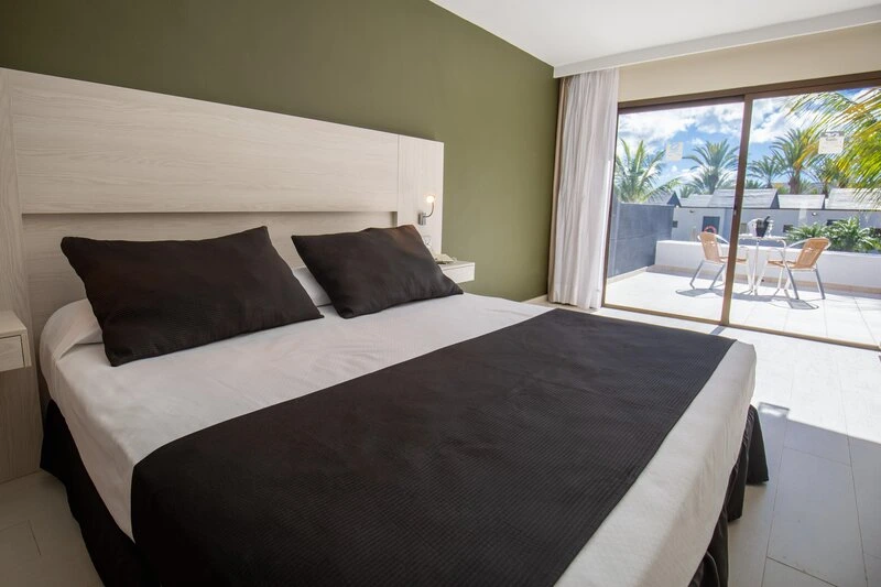 R2 Romantic Fantasia Dreams & Suites Hotel