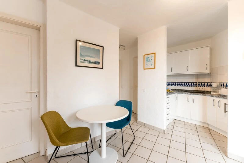 R2 Maryvent Beach Apartment