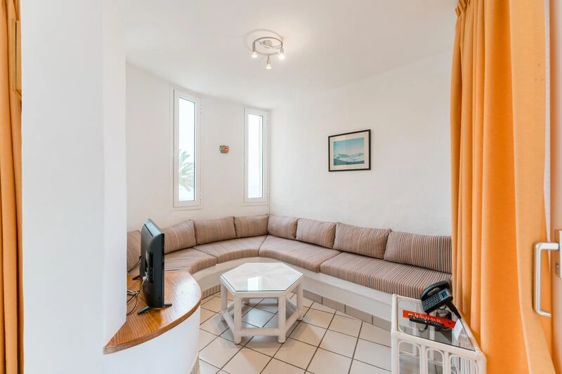 R2 Maryvent Beach Apartment