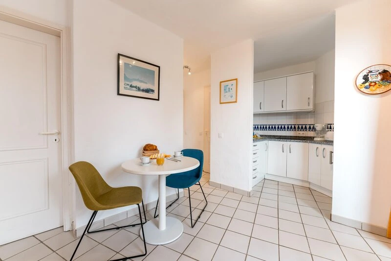 R2 Maryvent Beach Apartment