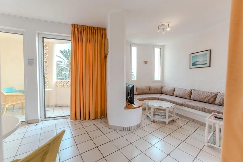 R2 Maryvent Beach Apartment