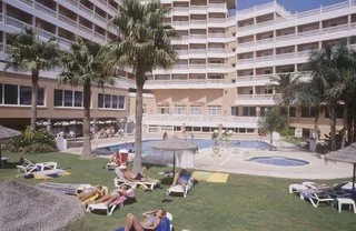Hotel Parasol by Dorobe