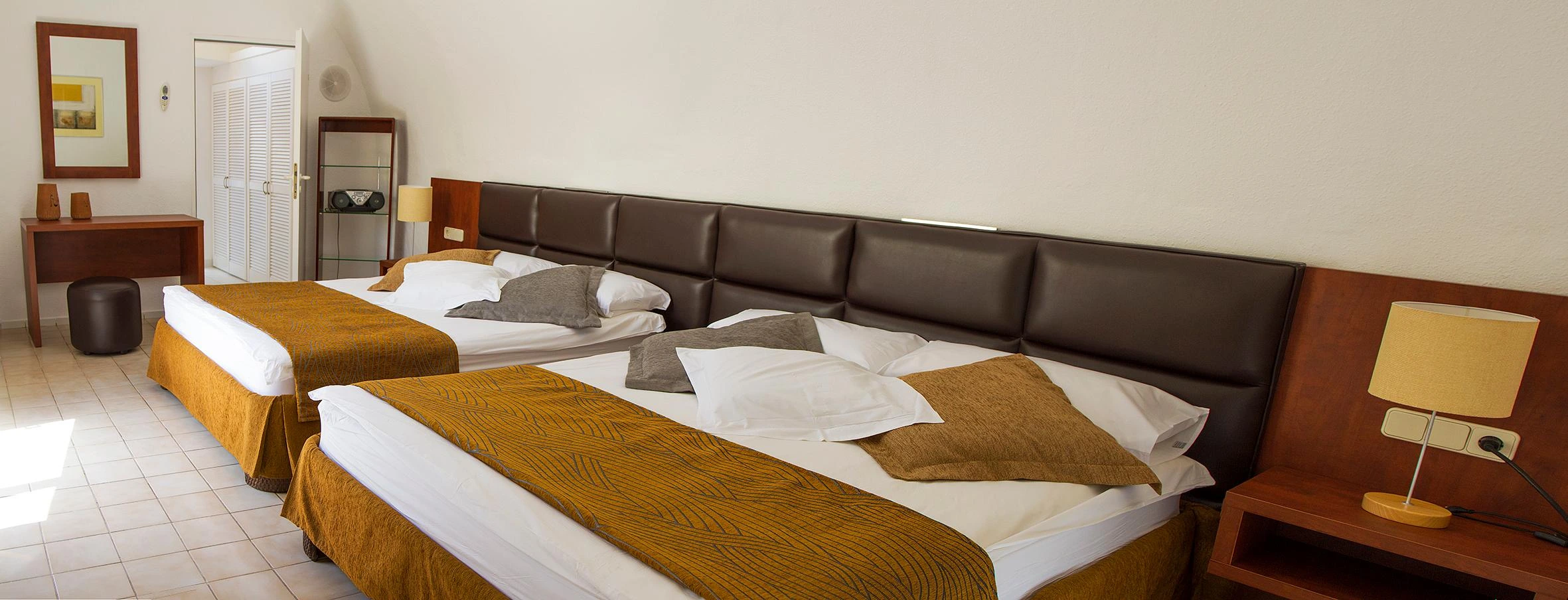 LIVVO Risco del Gato Suites