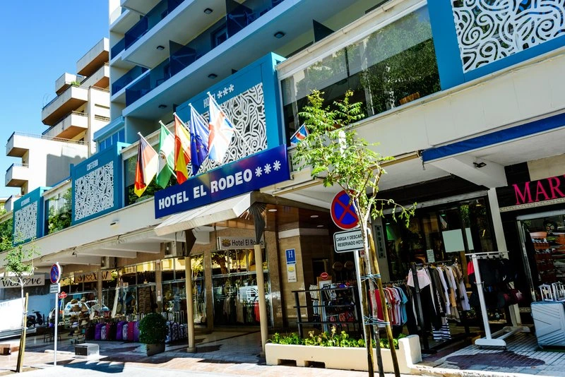 El Hotel Monarque el Rodeo