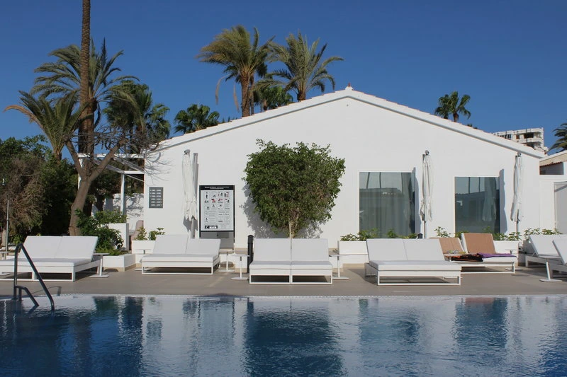 HL Miraflor Suites Hotel
