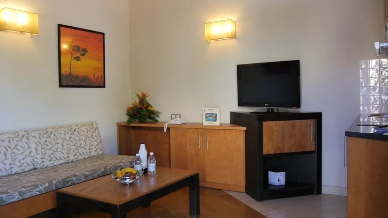 HL Miraflor Suites Hotel