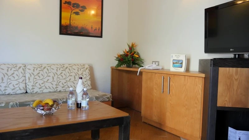 HL Miraflor Suites Hotel
