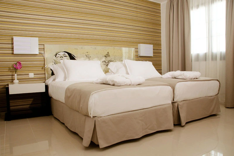 H10 White Suites