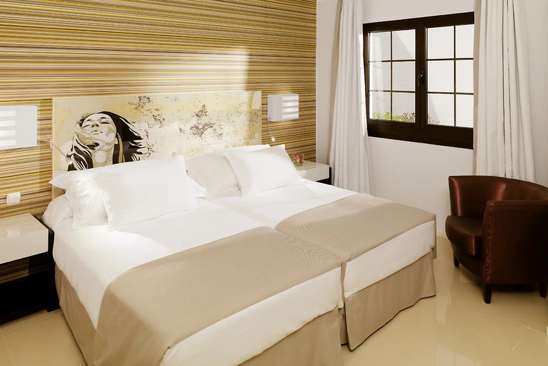 H10 White Suites