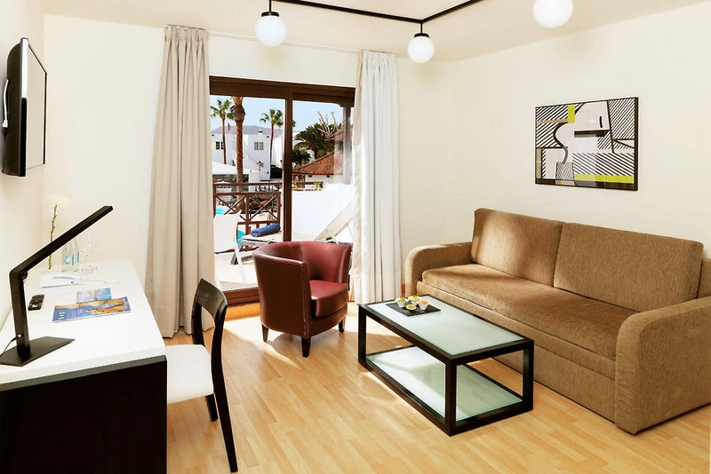 H10 White Suites