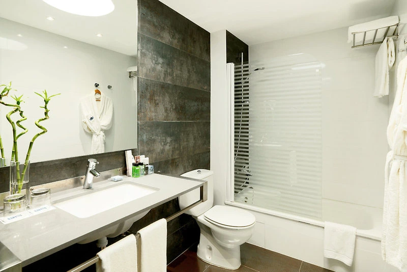 H10 White Suites