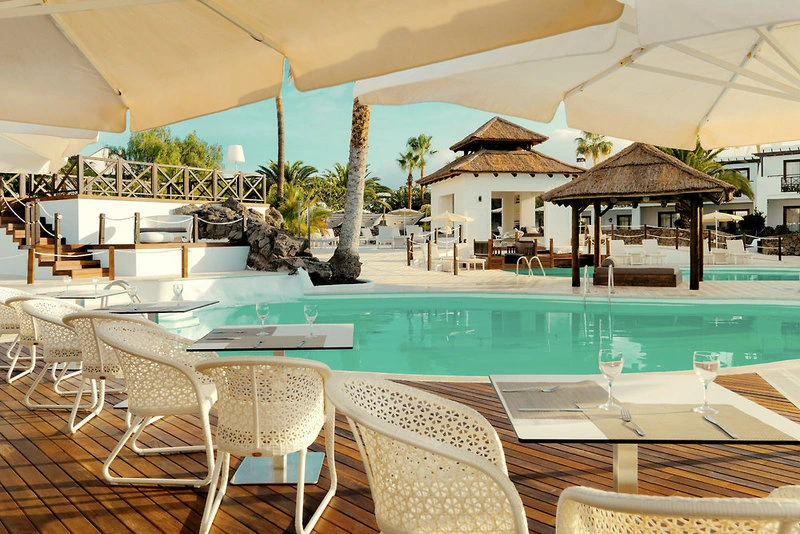 H10 White Suites