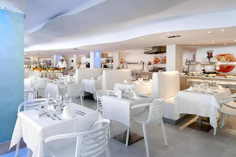 Fergus Style Cala Blanca Suites ****