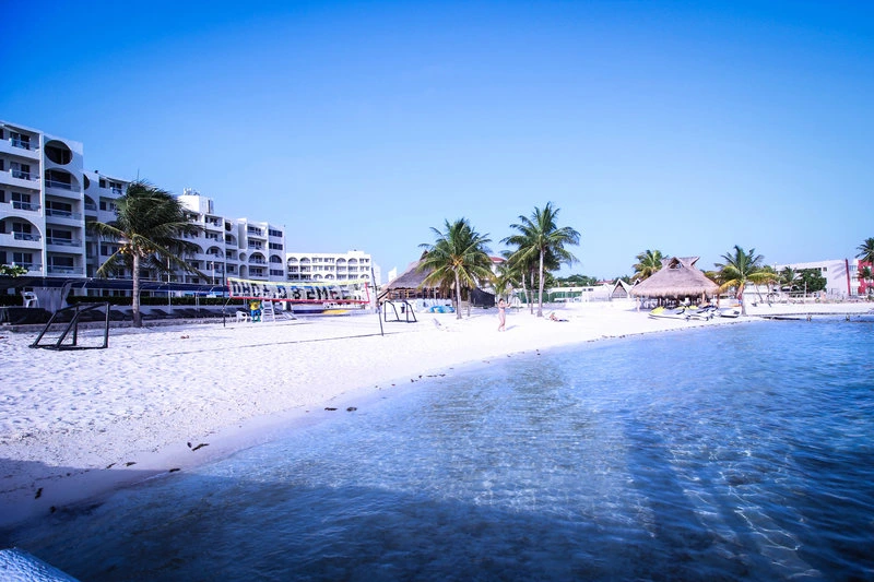 Aquamarina Beach Hotel Cancun