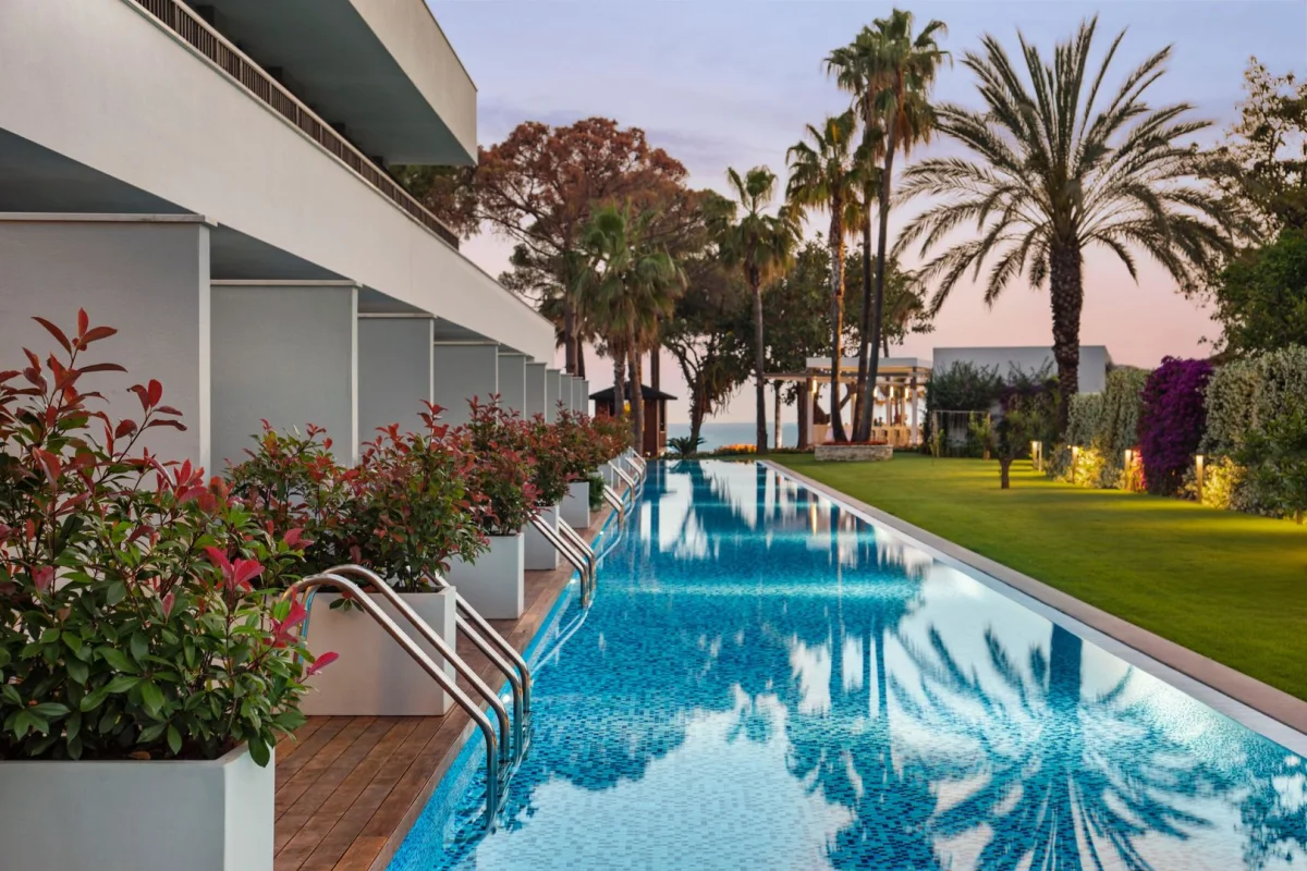 Acanthus Cennet Barut Collection