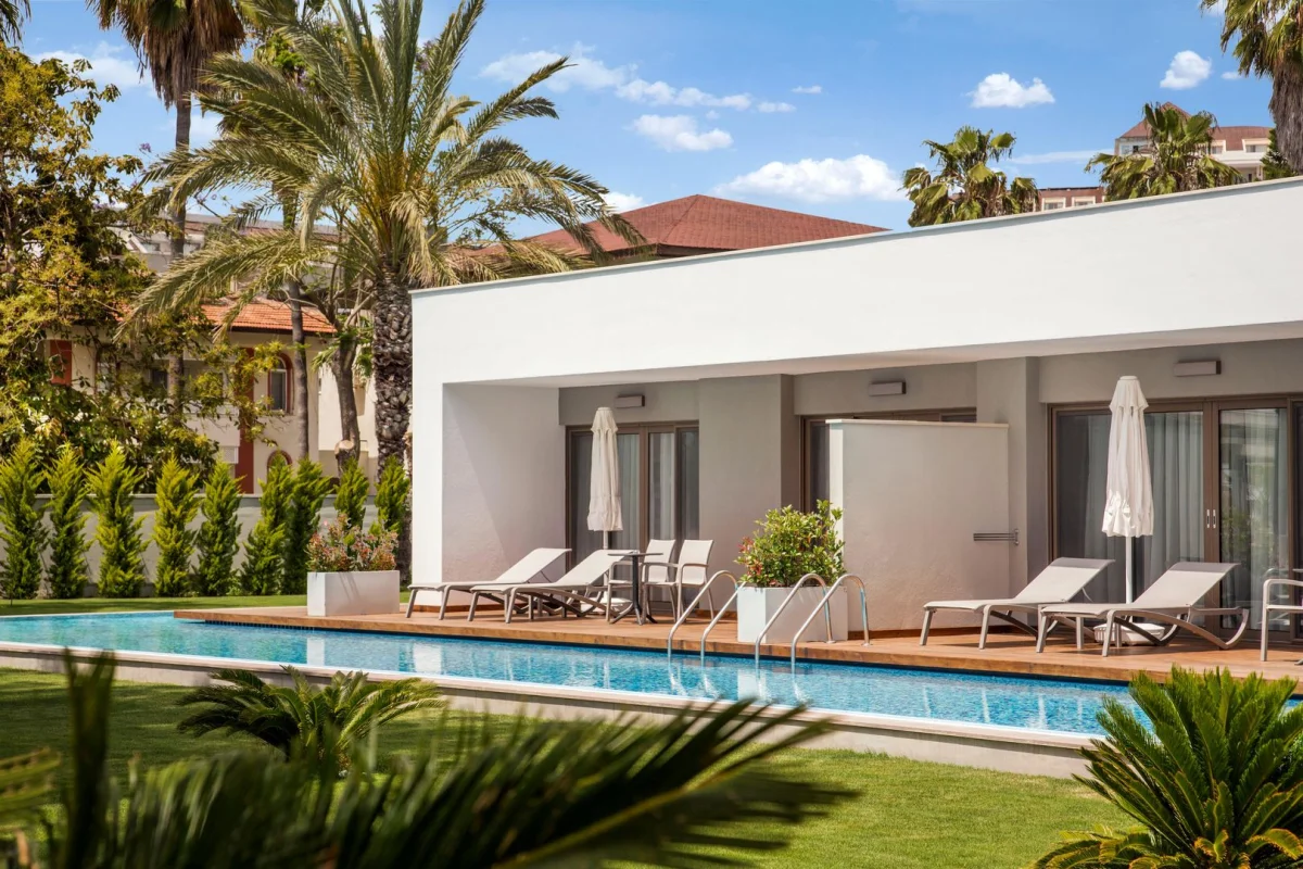 Acanthus Cennet Barut Collection
