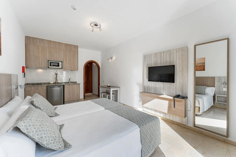 Klayman Olivina Aparthotel