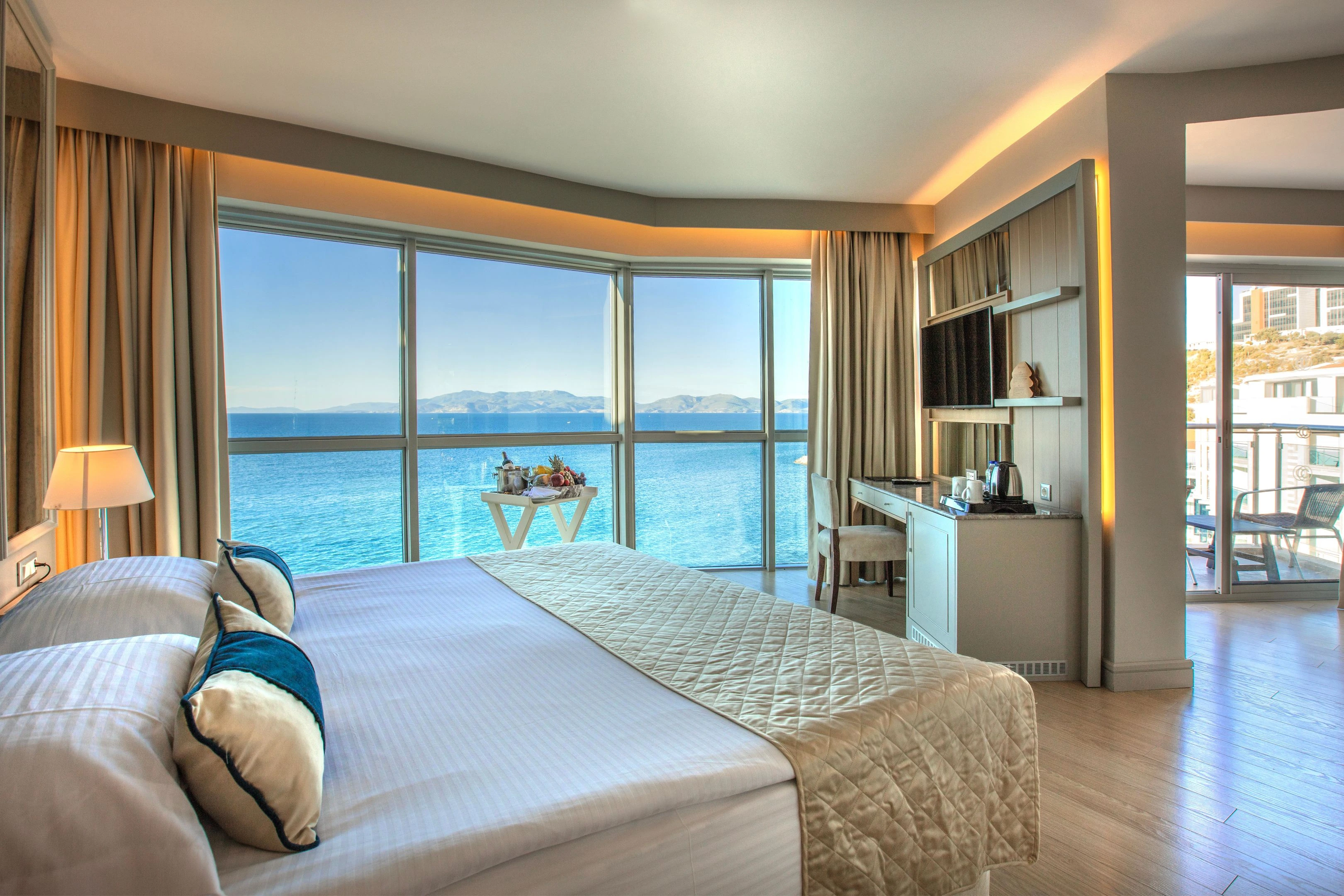 Charisma De Luxe Hotel