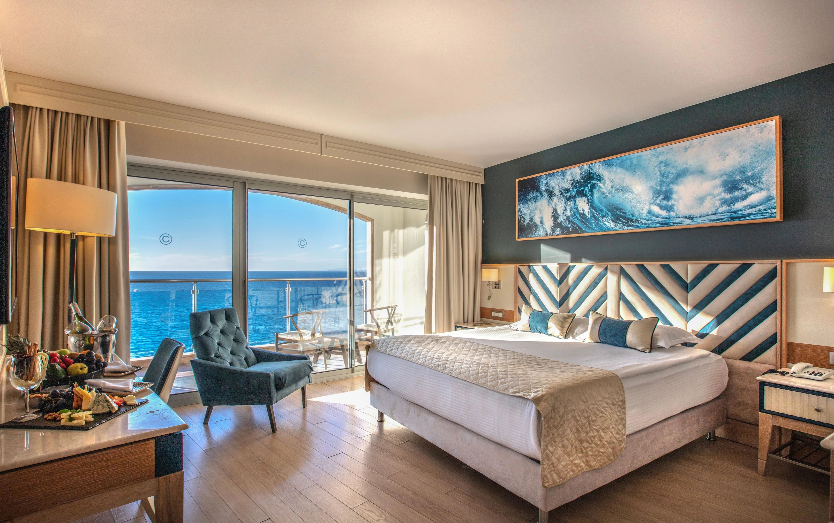 Charisma De Luxe Hotel