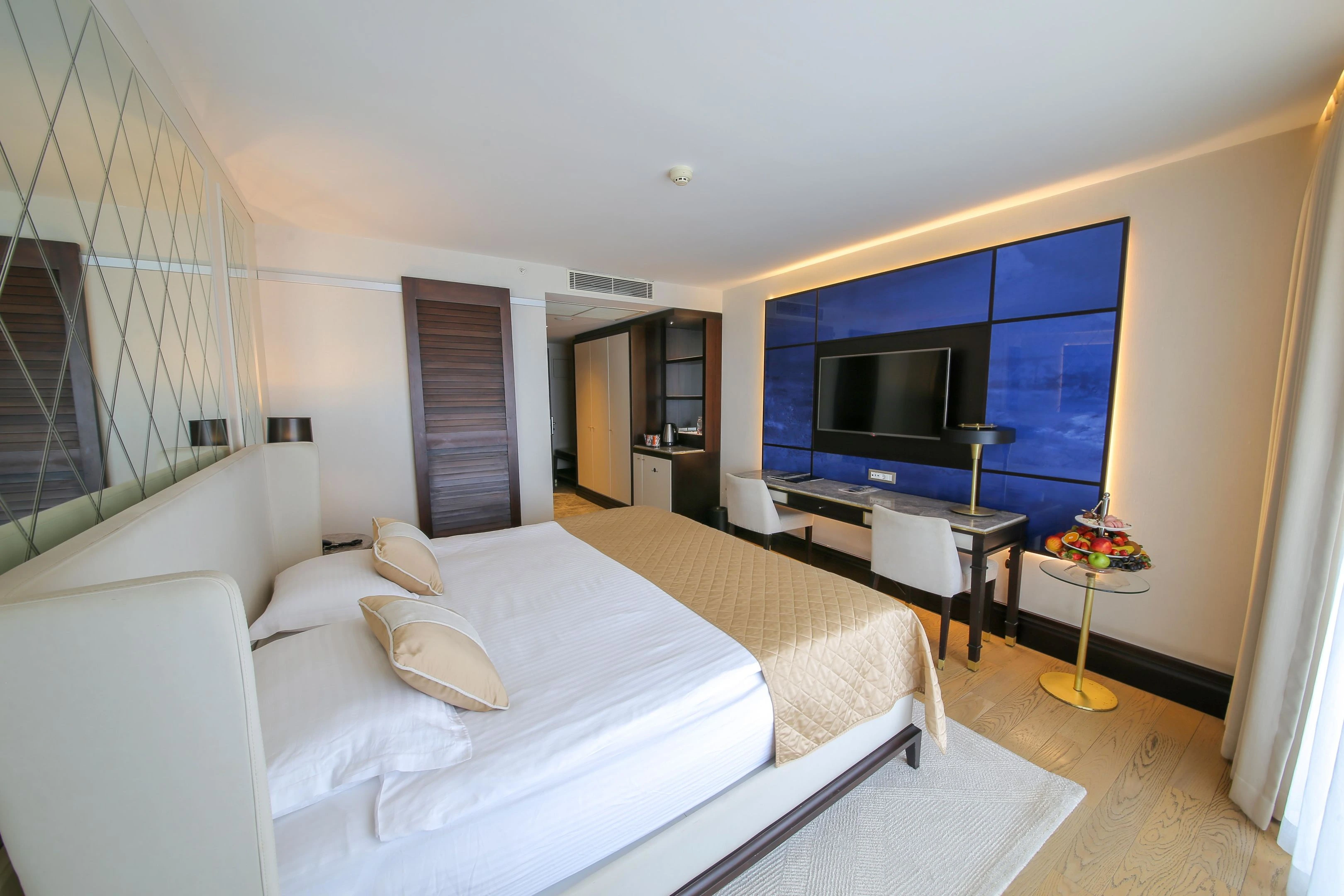 Charisma De Luxe Hotel