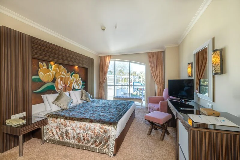 Crystal De Luxe Resort And Spa