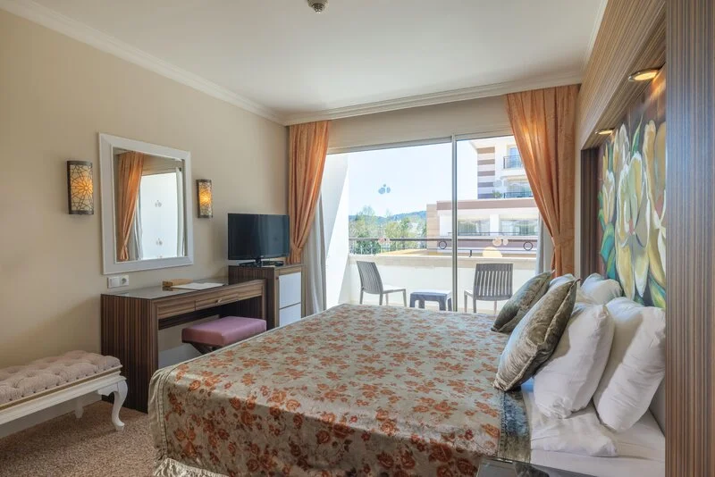 Crystal De Luxe Resort And Spa