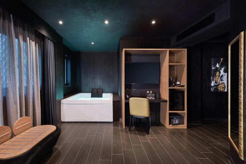 H Hotel