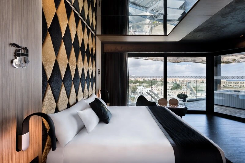 H Hotel