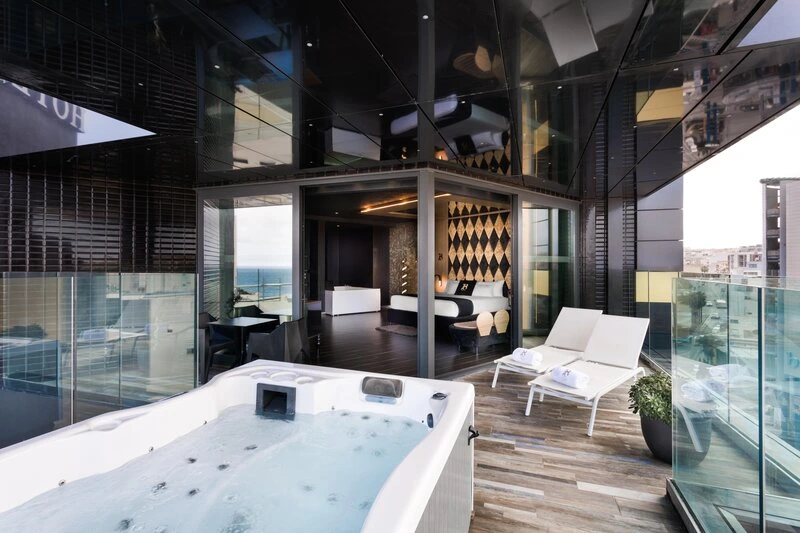 H Hotel