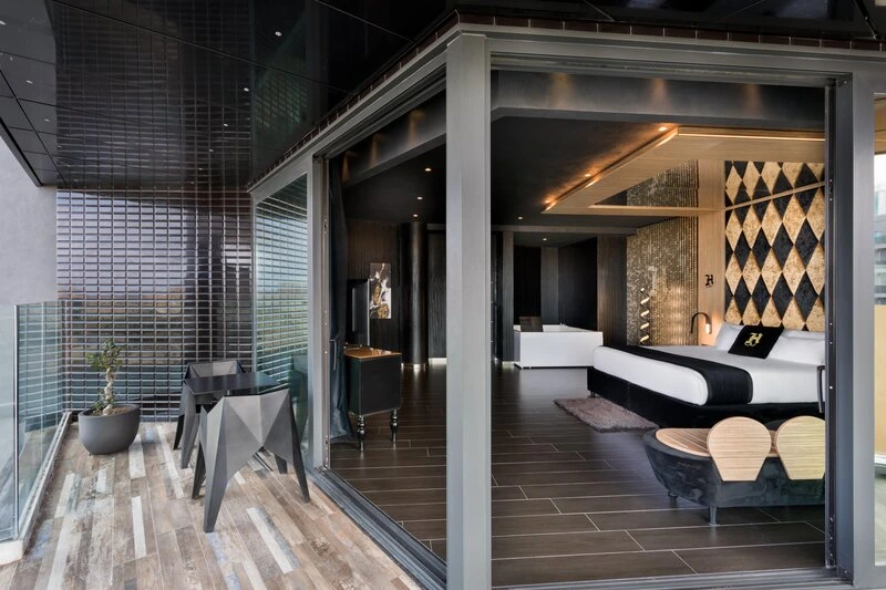 H Hotel