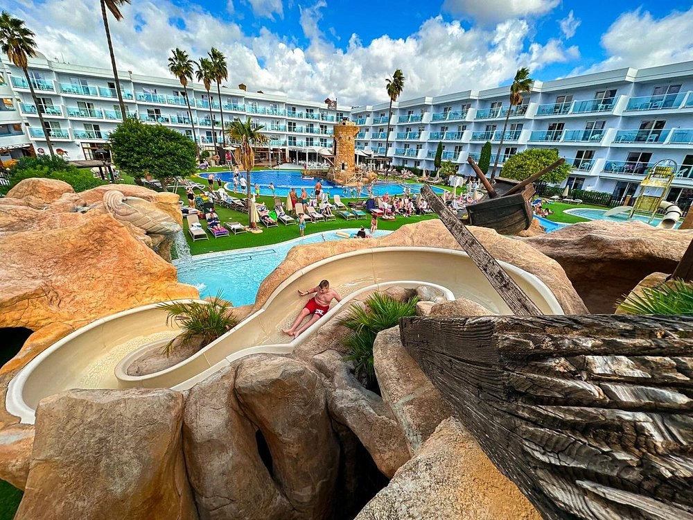 Pirates Village Apartments