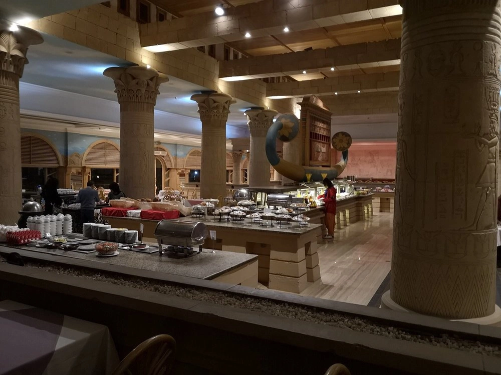 Aracan Eatabe Luxor Hotel