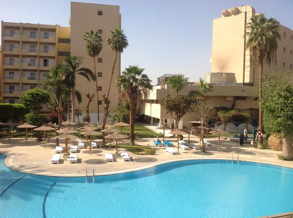 Aracan Eatabe Luxor Hotel